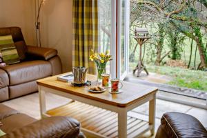 3 Bed in Two Waters Foot oc-r27336