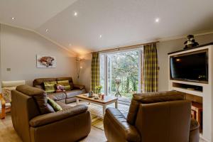 3 Bed in Two Waters Foot oc-r27336