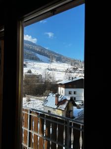 Ski Piste & Terrace Studio - Central with Parking