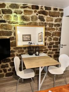 La Petite Bastide-Central Apartment in Neffies