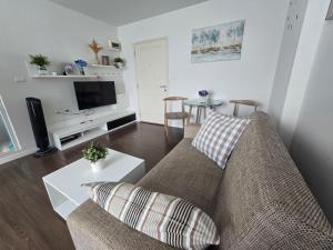 Downtown Hua Hin Condo with Pool