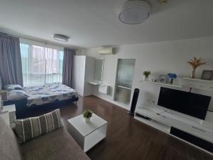 Downtown Hua Hin Condo with Pool