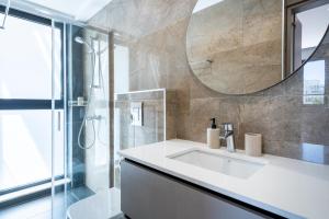 Itero 2-BR Luxury Apartment by Makenzy Beach