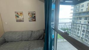 Bayshore 2 Okada Bayview WIFI big TV Netflix near NAIA&MOA