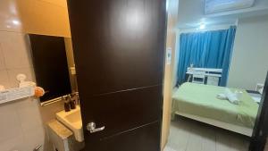 Bayshore 2 Okada Bayview WiFi Big TV Netflix Near NAIA&MOA