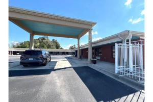 Lake Seminole Inn
