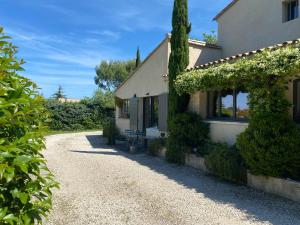 À pied centre village, studio cosy piscine