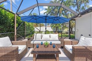 Bimini Breeze - Updated Island Retreat with Pool & Beach Access