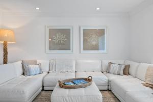 Bimini Breeze - Updated Island Retreat with Pool & Beach Access