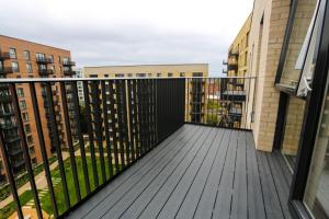 New 2 BR Flat Near Hayes Station Free Parking