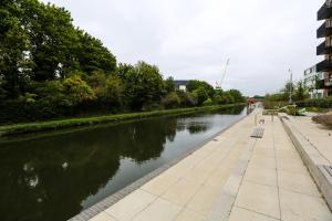 New 2 BR Flat Near Hayes Station Free Parking