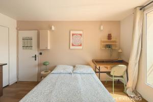 Charming 16m Studio in Paris 20 with shared terrace