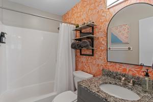 Dog Friendly Pool Walk to Beach