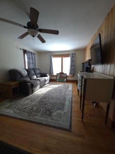 2 bedroom apt close to downtown