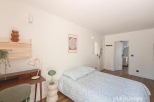 Charming 16m Studio in Paris 20 with shared terrace