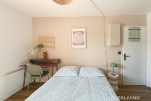 Charming 16m Studio in Paris 20 with shared terrace