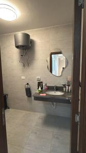 شقة داخل كمبواند Kayan grand haightsرقم هاتف صفر صفر اتنين صفر واحد واحد صفر اتنين اربعه ثلاثه صفر 222