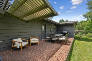 Backyard On Melrose - Walk To Kinnick & Hospital