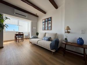 WHome Seaside Getaway Beachfront Apartment