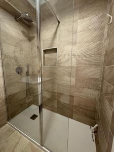 WHome Seaside Getaway Beachfront Apartment