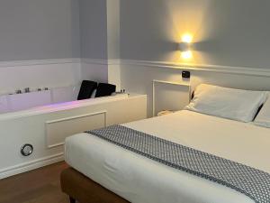 Hotel Barbarella Swimming