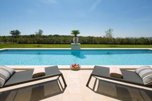 Villa Nevia with pool and sport courts