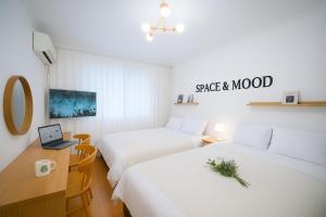 SPACE & MooD