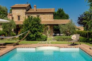 Scappo in Umbria, casale della quiete