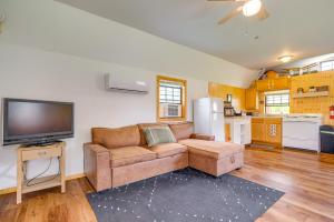 9 Mi to Lake Michigan: Secluded Cabin Getaway