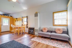 9 Mi to Lake Michigan: Secluded Cabin Getaway