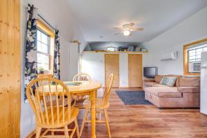 9 Mi to Lake Michigan: Secluded Cabin Getaway