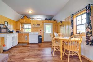 9 Mi to Lake Michigan: Secluded Cabin Getaway