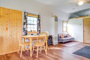 9 Mi to Lake Michigan: Secluded Cabin Getaway