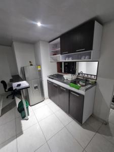 Apto amoblado a 15 min de la Embajada americana