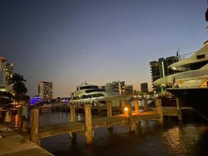 Beach condo with great views for your worry free vacation in Hollywood FL