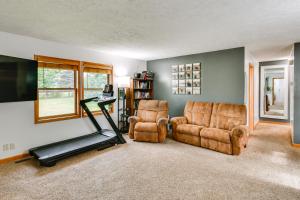 2 Mi to Turtle Creek Casino: Home w Game Room!