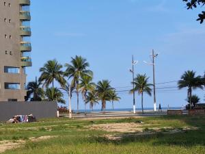 Praia Grande - Aviação - Apto Estúdio 50 mts da praia - 1º andar