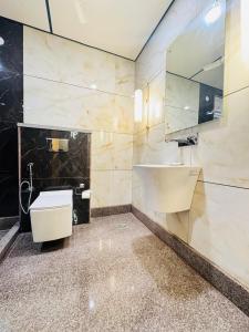 JS Residency Luxe Collection Hotel Near Nizamuddin Railway Station