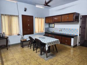 City Center-Temple Stay - 2BHK - Obiekty bez kategorii w mieście Thiruvananthapuram