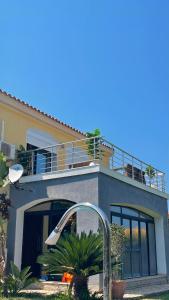 Luxury Villa Exclusive Neighborhood