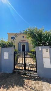 Luxury Villa Exclusive Neighborhood
