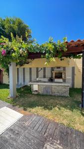 Luxury Villa Exclusive Neighborhood