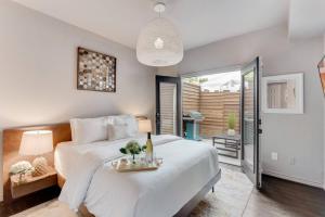 Stylish 1BR with Patio Near Santa Fe Trail