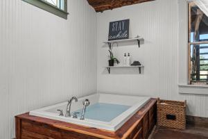 Dream Catcher Hot tub Fire Pit Pet Friendly