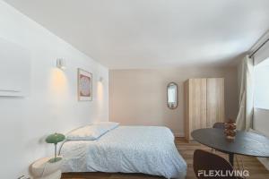 Charming 20m Studio in Paris 20 with shared terrace