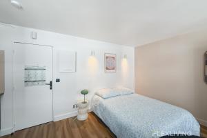 Charming 20m Studio in Paris 20 with shared terrace