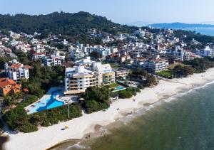 C121 Lindo apartamento de dois quartos pé na areia com vista ao mar