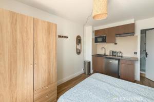 Charming 16m Studio in Paris 20 with shared terrace