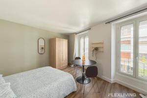 Charming 20m Studio in Paris 20 with shared terrace