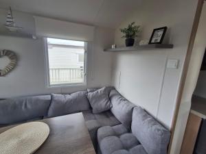 Meadow View 3-Bed Caravan - Sleeps 8 - PetFriendly